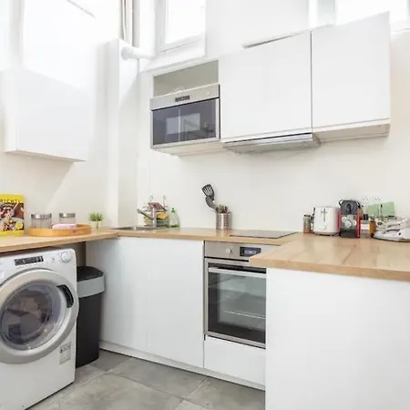 Modern, Spacious Facing The Arc De Triomphe Paris