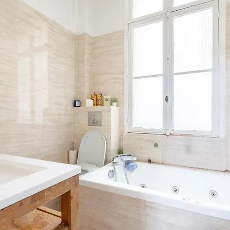 Modern, Spacious Facing The Arc De Triomphe Paris